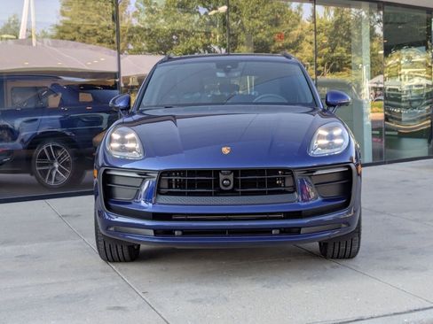 Certified 2026 Porsche Macan AWD/4WD image 6