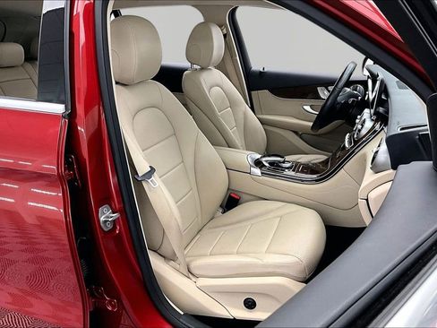 Used 2017 Mercedes-Benz GLC 300 4MATIC image 7