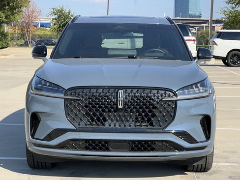 New 2025 Lincoln Aviator Reserve w/ Luxury Package image 13