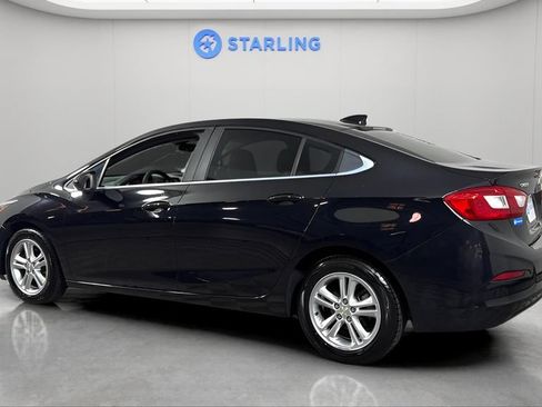 Used 2017 Chevrolet Cruze LT w/ Convenience Package FWD image 4