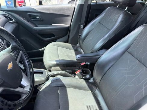 Used 2019 Chevrolet Trax LT w/ LT Convenience Package FWD image 10
