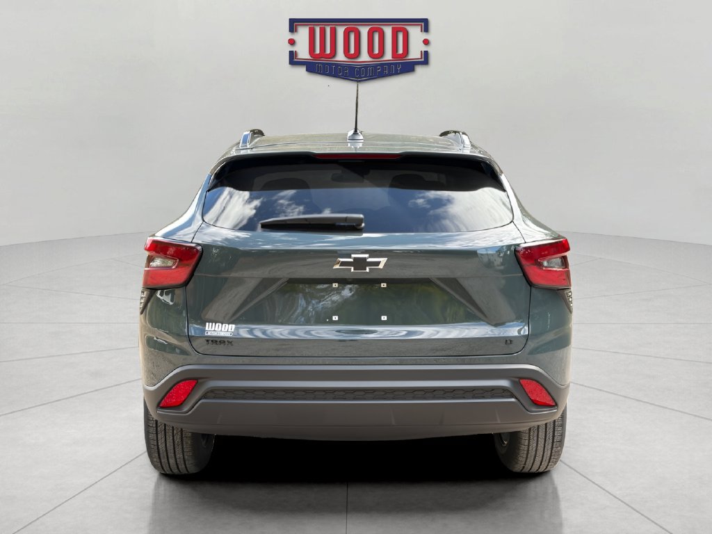 New 2026 Chevrolet Trax LT w/ Midnight Edition FWD image 3