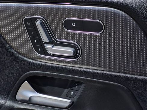 Certified 2021 Mercedes-Benz GLB 250 image 33