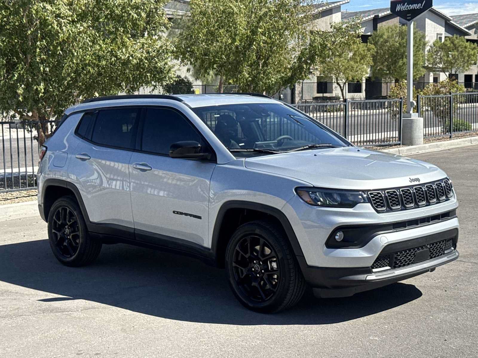 Used 2026 Jeep Compass Latitude AWD/4WD image 2
