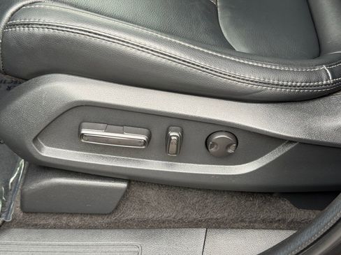 Used 2024 Honda Pilot Touring image 14