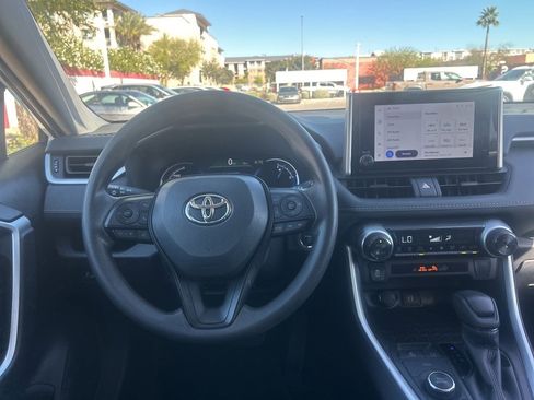 Used 2025 Toyota RAV4 XLE image 9
