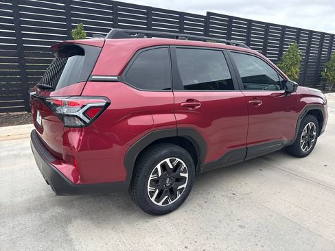 Used 2025 Subaru Forester Premium w/ Convenience Package #1 AWD/4WD image 5