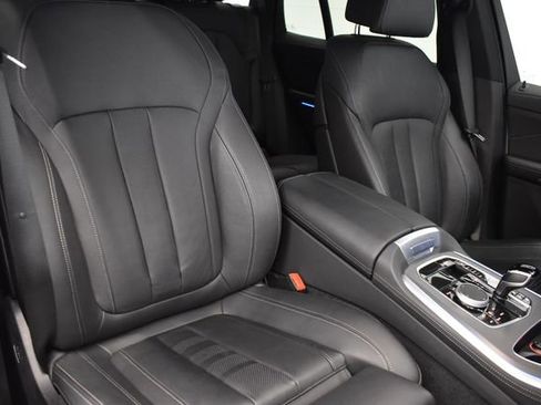 Used 2022 BMW X5 xDrive40i w/ M Sport Package AWD/4WD image 6