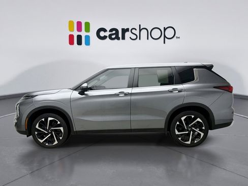 Used 2024 Mitsubishi Outlander SE image 2