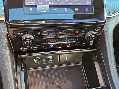 Used 2024 Jeep Grand Cherokee Altitude image 14