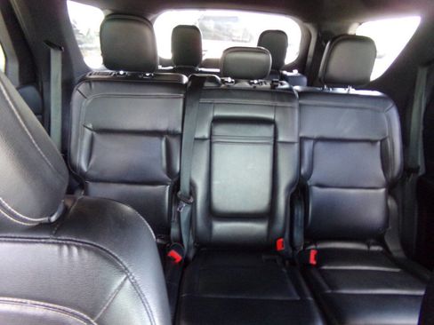 Used 2020 Ford Explorer XLT w/ Equipment Group 202A AWD/4WD image 52