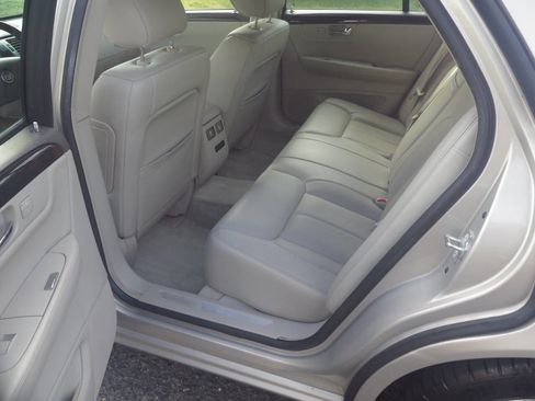 Used 2009 Cadillac DTS w/ Trunk Convenience Package FWD image 25