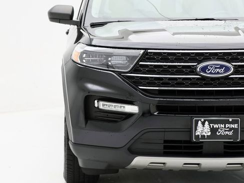 Used 2022 Ford Explorer XLT w/ Equipment Group 202A image 4