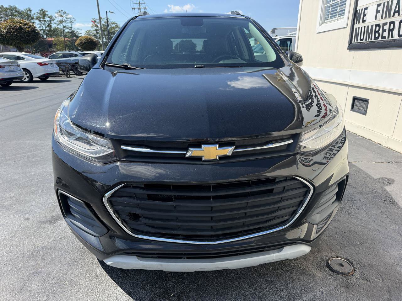 Used 2019 Chevrolet Trax LT w/ LT Convenience Package FWD image 3