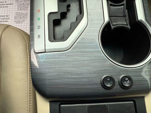 Used 2014 Toyota Camry XLE image 27