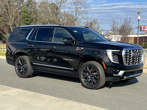 Used 2025 GMC Yukon Denali w/ Sun & Power Step Package image 2