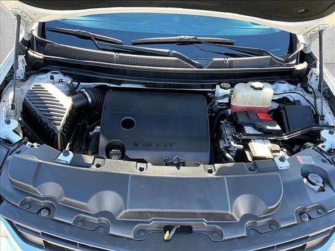 Used 2021 Chevrolet Traverse LS image 11