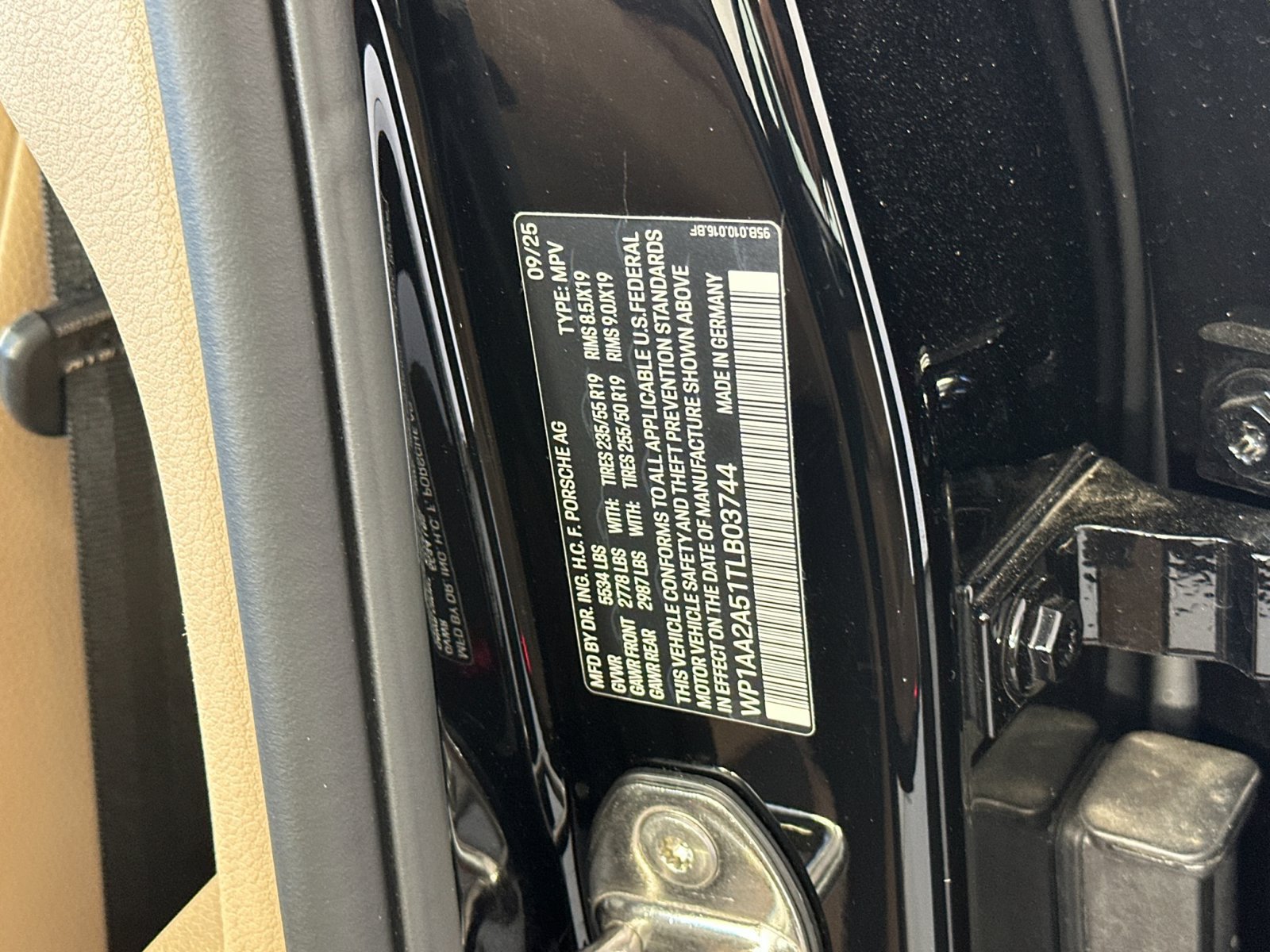 Certified 2026 Porsche Macan AWD/4WD image 34