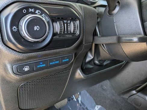 Used 2022 Jeep Wrangler Unlimited Sahara w/ Cold Weather Group image 17