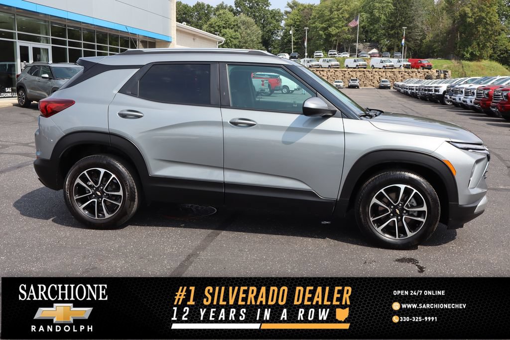 Used 2025 Chevrolet TrailBlazer LT w/ LT Cold Weather Package FWD image 1