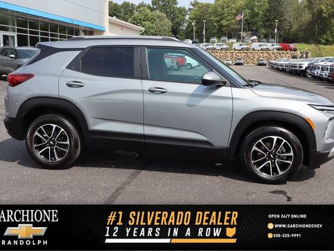 Used 2025 Chevrolet TrailBlazer LT w/ LT Cold Weather Package FWD image 1