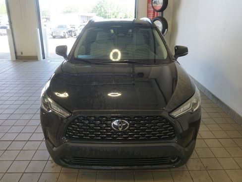 Certified 2025 Toyota Corolla Cross LE AWD/4WD image 11