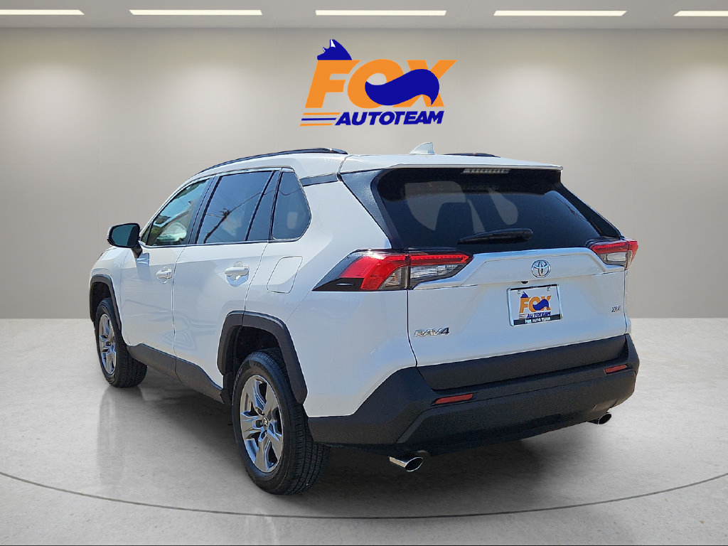 Used 2025 Toyota RAV4 XLE FWD image 3