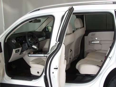 Used 2026 Mercedes-Benz GLB 250 4MATIC image 13