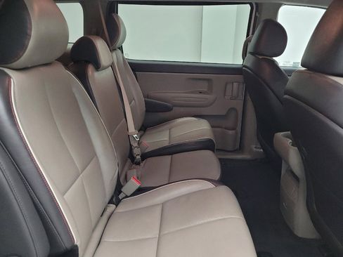 Used 2016 Kia Sedona LX w/ LX Essentials Premium Package FWD image 19