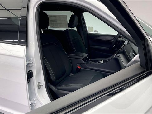 New 2026 Jeep Grand Cherokee L 4WD image 9