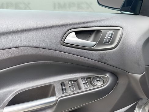 Used 2019 Ford Escape SE image 25