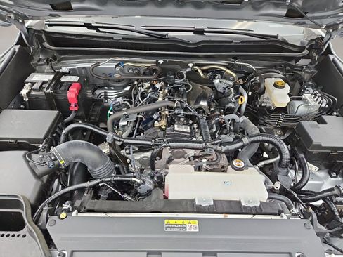 Certified 2025 Toyota Tacoma SR5 AWD/4WD image 32