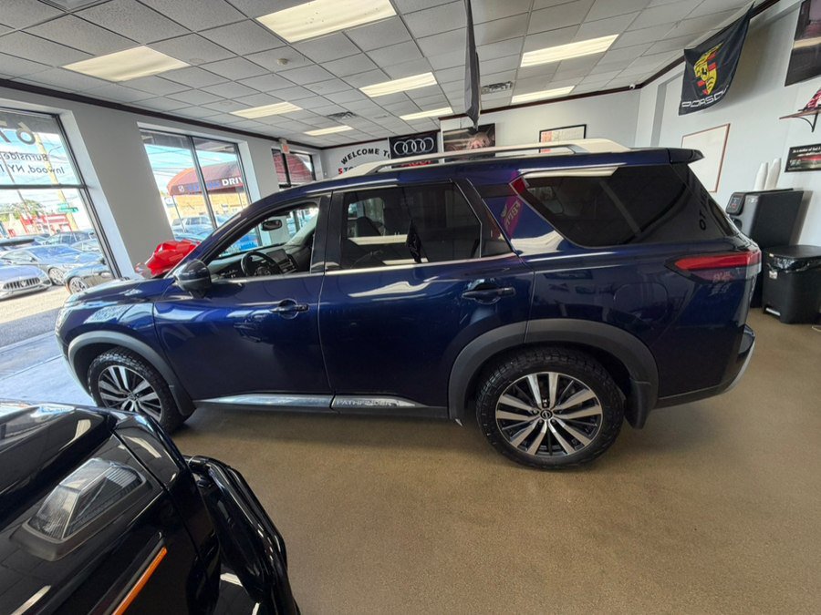 Used 2022 Nissan Pathfinder Platinum AWD/4WD image 9