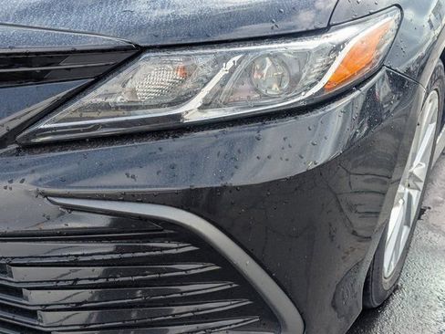 Used 2021 Toyota Camry LE image 11