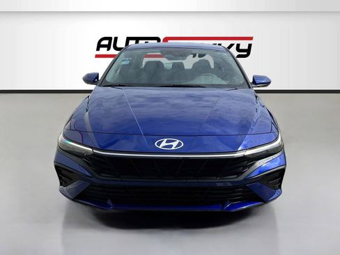 Used 2024 Hyundai Elantra SEL FWD image 2