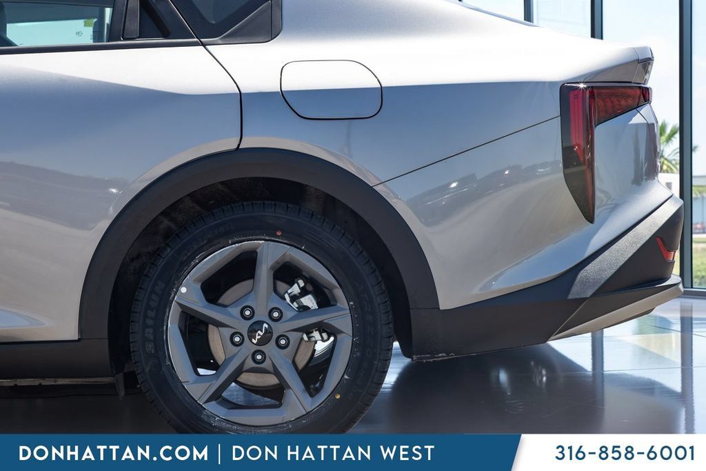Used 2025 Kia K4 FWD image 27