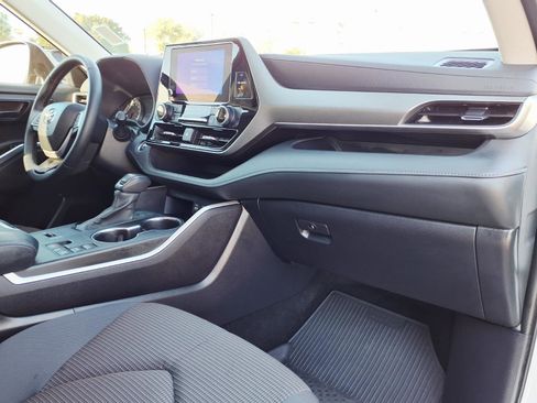 Used 2024 Toyota Highlander LE image 10