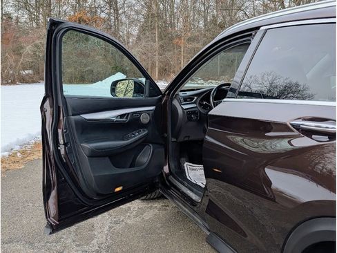 Used 2020 INFINITI QX50 Sensory w/ Climate Package image 9