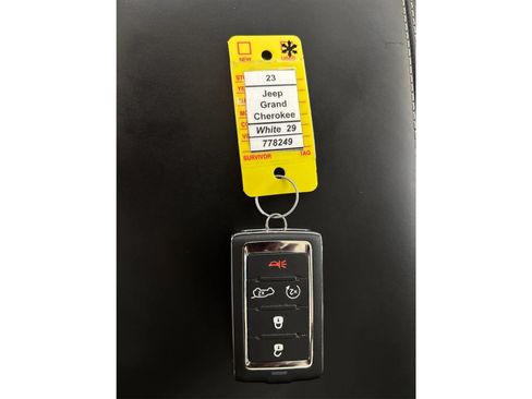 Used 2023 Jeep Grand Cherokee L Overland w/ Advanced Protech Group III AWD/4WD image 39