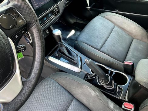 Used 2017 Toyota Corolla LE FWD image 18