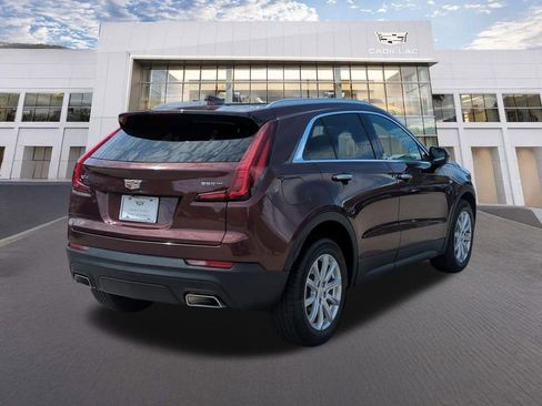 Certified 2023 Cadillac XT4 Luxury w/ Cold Weather Package FWD image 9