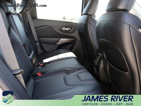 Used 2021 Jeep Cherokee Latitude Lux w/ Mopar Interior Package AWD/4WD image 12