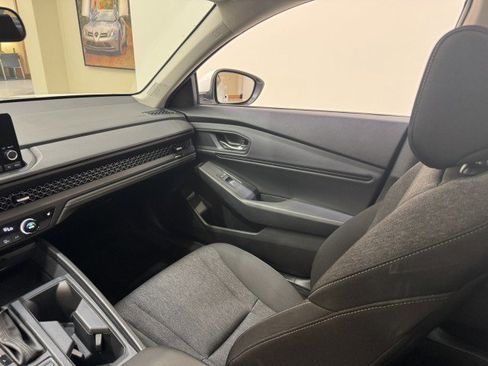 Used 2023 Honda Accord EX image 10