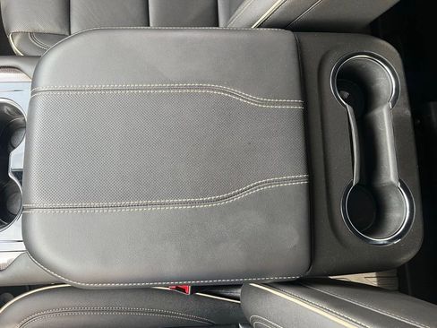 Used 2025 GMC Yukon XL Elevation image 35