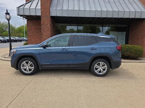 Used 2024 GMC Terrain SLE AWD/4WD image 7