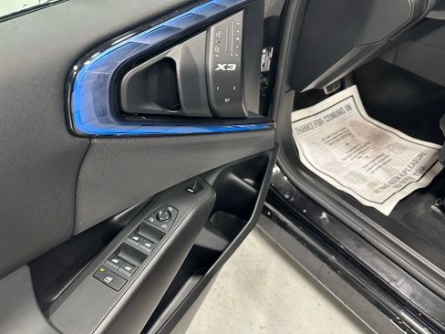 Used 2025 BMW X3 xDrive30i w/ M Sport Package image 9