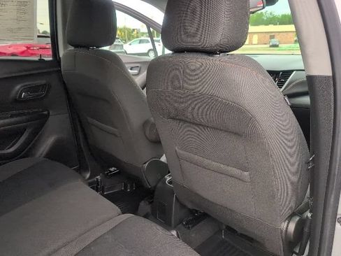 Used 2022 Chevrolet Trax LS w/ Tint and Cruise Package AWD/4WD image 34