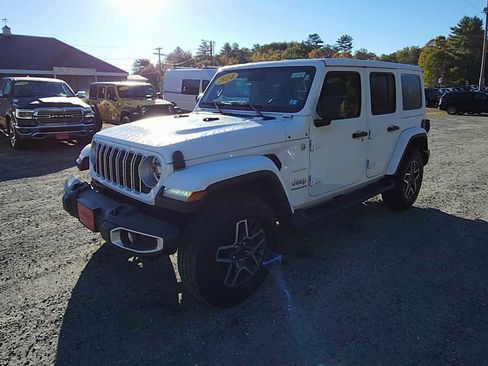 Used 2024 Jeep Wrangler Sahara image 4