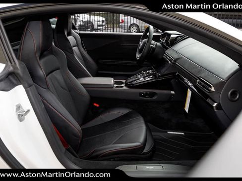 Used 2025 Aston Martin V8 Vantage Coupe image 55
