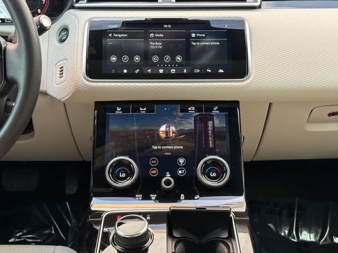 Used 2019 Land Rover Range Rover Velar S AWD/4WD image 18